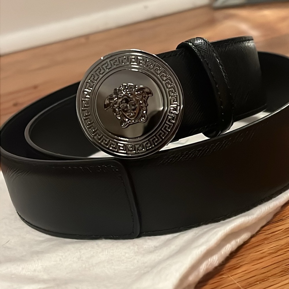VERSACE Medusa Black Leather Belt Gunmetal Buckle Size 80 / 32